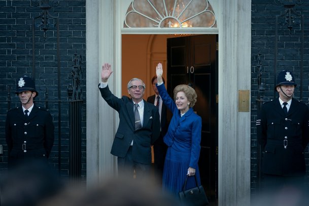 Koruna 4: První pohled na královskou svatbu a Margaret Thatcher | Fandíme serialům