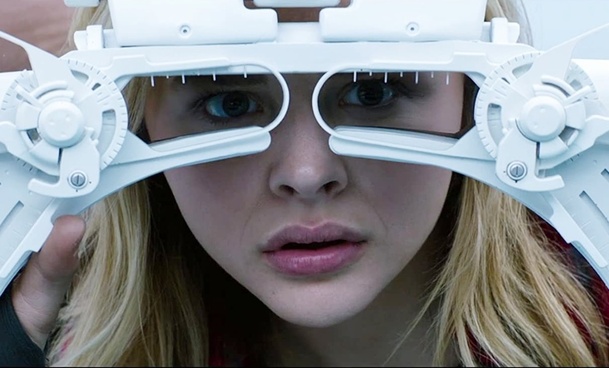 Médium: Chloë Grace Moretz přihlíží vraždě ve virtuální realitě | Fandíme serialům