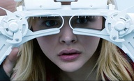 Médium: Chloë Grace Moretz přihlíží vraždě ve virtuální realitě | Fandíme filmu