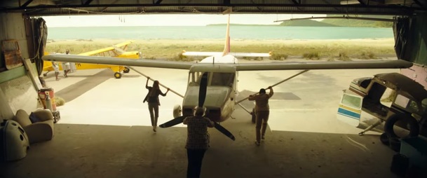 Horizon Line: Upoutávka představuje thriller v klaustrofobické kajutě letadla | Fandíme filmu