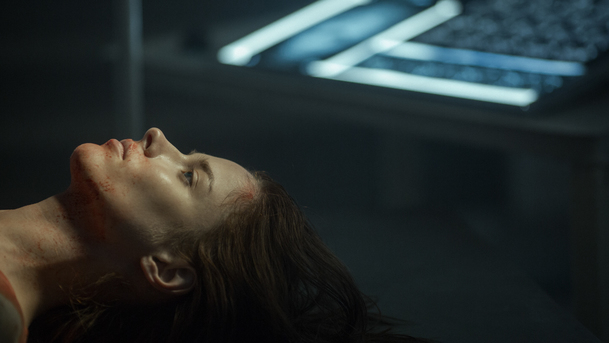 Sleepless Beauty: Mladá žena se proti své vůli stane součástí experimentu, při němž nesmí spát | Fandíme filmu