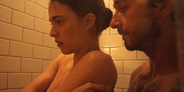 Podívejte se na intimní kraťas se Shiou LaBeoufem a Margaret Qualley | Fandíme filmu