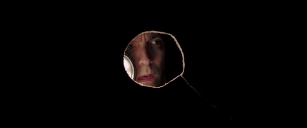 Caveat: Nový thriller vás zneklidní svojí neuchopitelnou podivností - mrkněte na trailer | Fandíme filmu