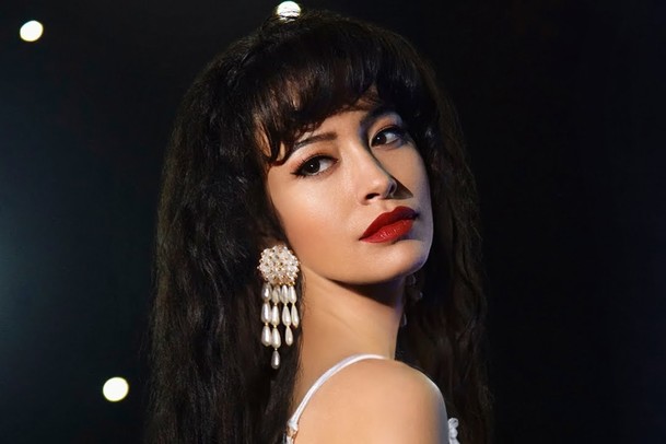 Selena: Cesta ke slávě: Tragický příběh slavné zpěvačky převypráví Netflix | Fandíme serialům
