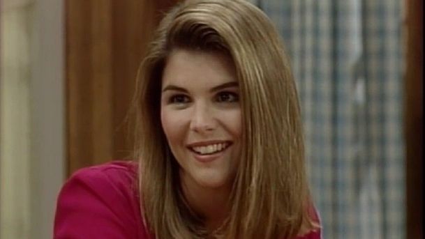 Herečka Lori Loughlin ze seriálu Plný dům jde do vězení | Fandíme serialům