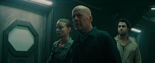 Bruce Willis ve svých dvou nových filmech kosí lidské i mimozemské nepřátele | Fandíme filmu