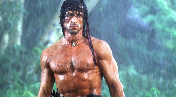 Rambo II: V akční řežbě se málem objevil coby Stalloneho parťák John Travolta | Fandíme filmu