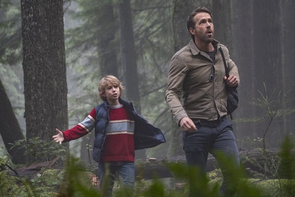 Projekt Adam: Ryan Reynolds havaruje při cestě v čase a potká své mladší já | Fandíme filmu