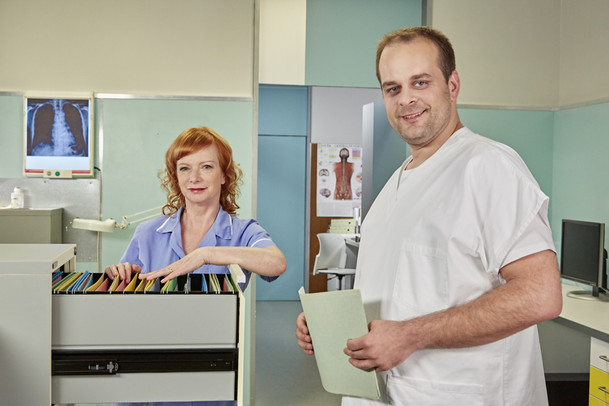 Ordinace v růžové zahradě skončí v příštím roce. Podívejte se, co na svou životní roli říká Petr Rychlý | Fandíme serialům