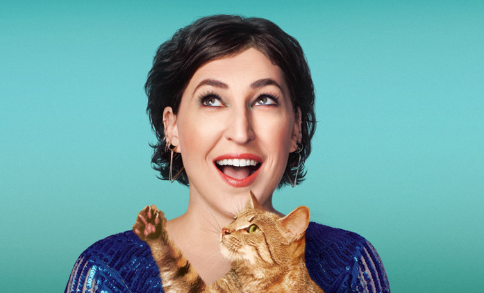 Call Me Kat: Amy z Teorie velkého třesku v první ukázce na nový sitcom | Fandíme seriálům