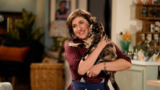 Call Me Kat: Amy z Teorie velkého třesku v první ukázce na nový sitcom | Fandíme serialům