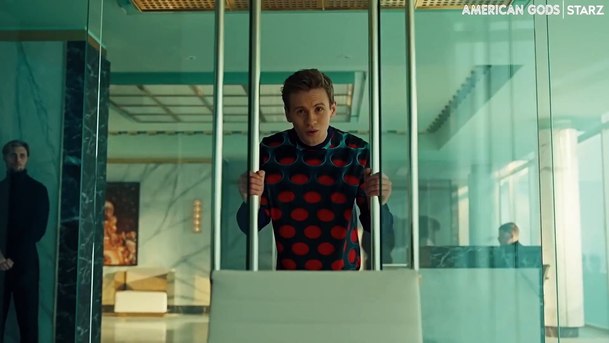 Američtí bohové: Stín utíká před svým osudem v traileru ke 3. sezóně | Fandíme serialům