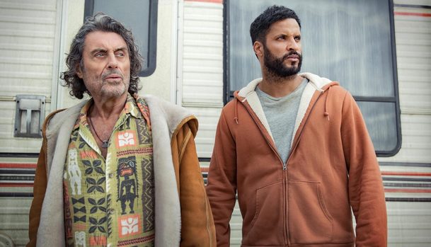 Američtí bohové: Stín utíká před svým osudem v traileru ke 3. sezóně | Fandíme serialům