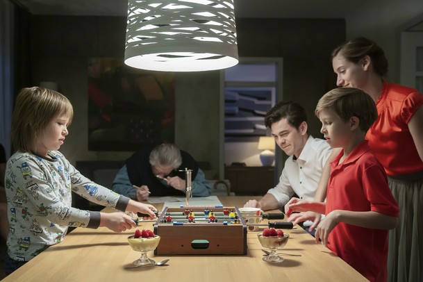 Kukačky: Režisér Vyprávěj představuje dramedy o výchově vyměněných dětí na sérii promo fotografií | Fandíme serialům
