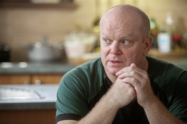 Kukačky: Režisér Vyprávěj představuje dramedy o výchově vyměněných dětí na sérii promo fotografií | Fandíme serialům