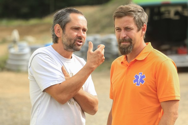 Kukačky: Režisér Vyprávěj představuje dramedy o výchově vyměněných dětí na sérii promo fotografií | Fandíme serialům