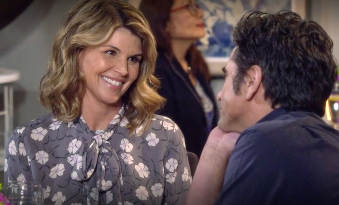 Seriálová herečka Lori Loughlin byla propuštěna z vězení | Fandíme seriálům