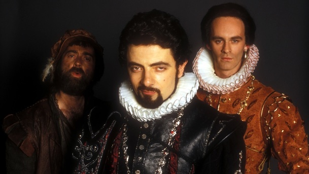 Rowan Atkinson dává naději na vzkříšení legendární Černé zmije | Fandíme serialům