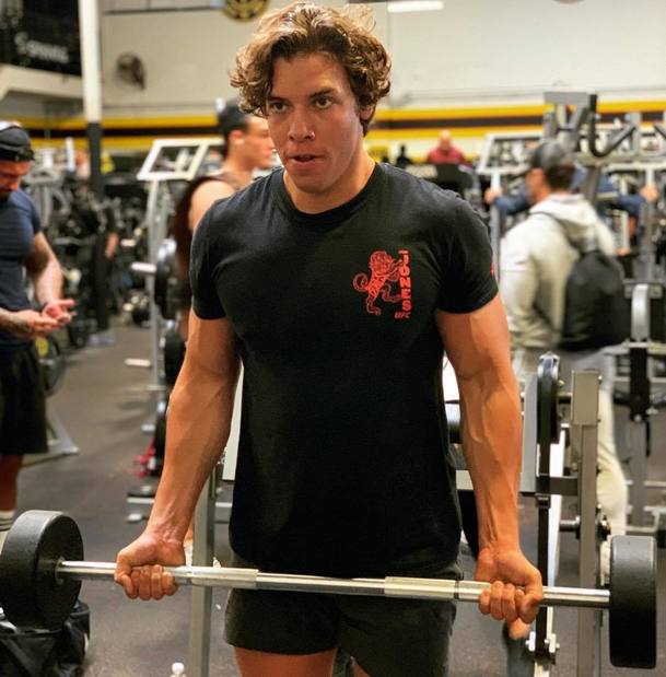 Nemanželský syn Arnolda Schwarzeneggera se dostává do formy a chce jít ve stopách svého otce | Fandíme filmu
