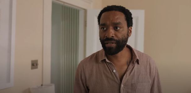 Locked Down: Anne Hathaway a Chiwetel Ejiofor loupí v době pandemie | Fandíme filmu