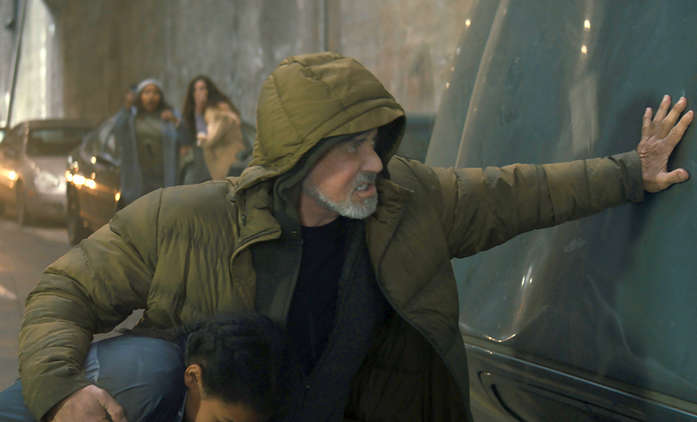 Samaritan: Superhrdinské drama se Stallonem dorazí až příští rok | Fandíme filmu
