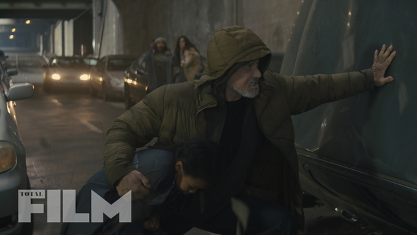 Samaritan: Režisér se chlubí, že 73letý Stallone zvládá jako superhrdina to, co nesvedou dvacátníci | Fandíme filmu