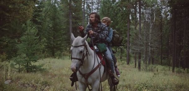 Cowboys: Chlapec v dívčím těle prchá s otcem do divočiny, aby prožili křehké dobrodružství | Fandíme filmu