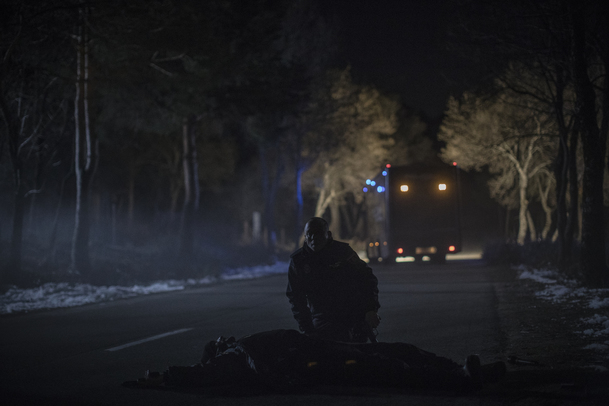 Pod bodem mrazu: Převoz vězňů se pro řidiče autobusu stane bojem o život | Fandíme filmu