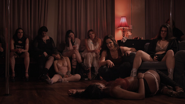Holá sebeúcta: Dokument od Netflixu přiblíží, jak se vyrovnat s traumaty pomocí pole dance | Fandíme filmu