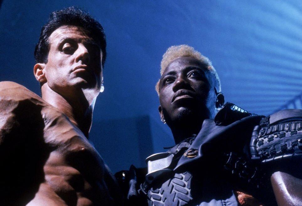 Demolition Man: Původně se měly chopit hlavních rolí dvě jiné akční hvězdy | Fandíme filmu