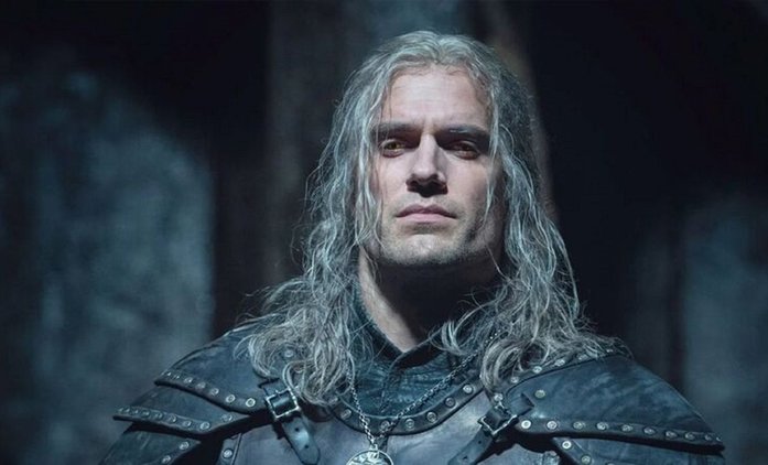 Zaklínač: Henry Cavill se po nedávném zranění vrátil zpátky před kamery | Fandíme seriálům