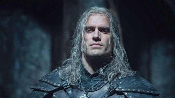 Zaklínač: Henry Cavill se po nedávném zranění vrátil zpátky před kamery | Fandíme serialům