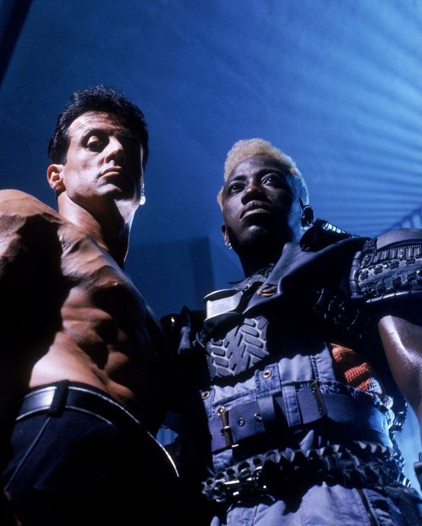 Demolition Man: Původně se měly chopit hlavních rolí dvě jiné akční hvězdy | Fandíme filmu