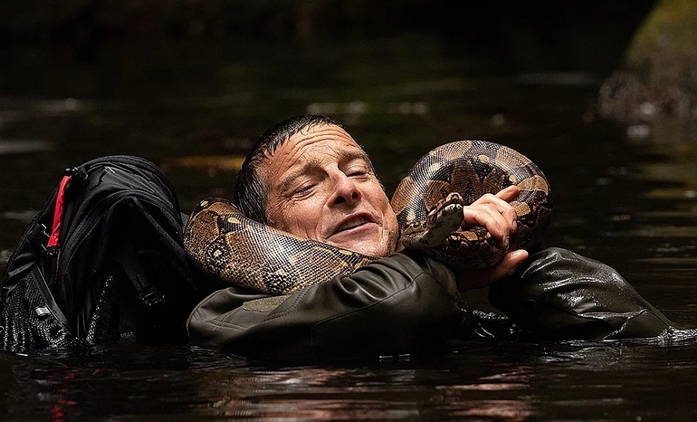 Poprask na Safari: Bear Grylls v interativním filmu od Netflixu. | Fandíme seriálům