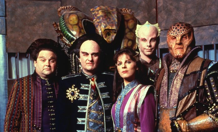 Babylon 5: Restart kultovní sci-fi je stále v plánu, ale odkládá se | Fandíme seriálům