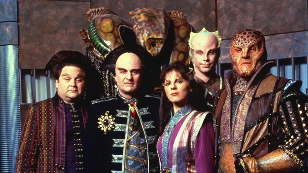 Babylon 5: Restart kultovní sci-fi je stále v plánu, ale odkládá se | Fandíme serialům