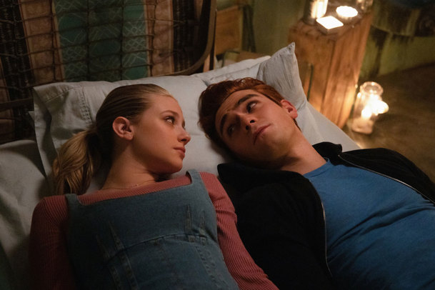 Podvodnice se vydávala za herečku Lili Reinhart ze seriálu Riverdale a poskytovala místo ní rozhovory | Fandíme serialům