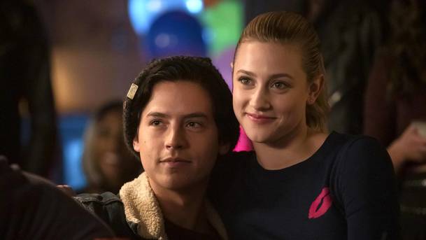 Podvodnice se vydávala za herečku Lili Reinhart ze seriálu Riverdale a poskytovala místo ní rozhovory | Fandíme serialům