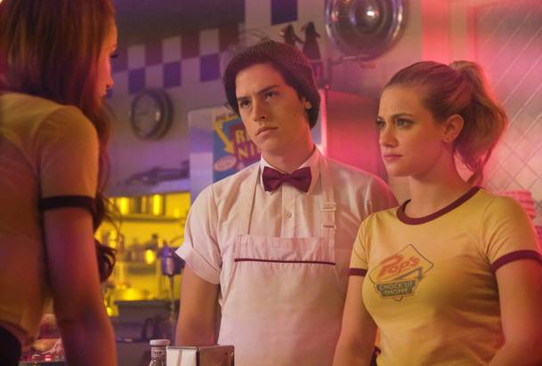 Podvodnice se vydávala za herečku Lili Reinhart ze seriálu Riverdale a poskytovala místo ní rozhovory | Fandíme serialům