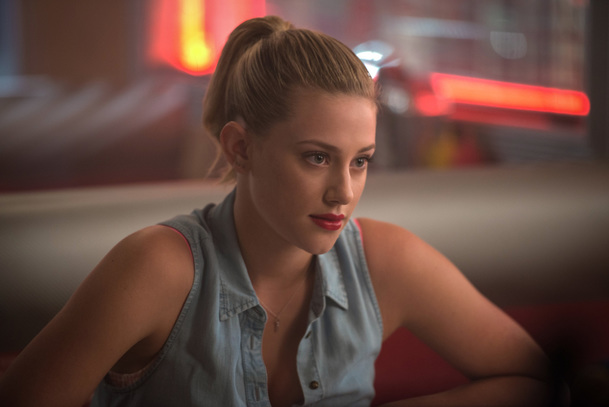 Podvodnice se vydávala za herečku Lili Reinhart ze seriálu Riverdale a poskytovala místo ní rozhovory | Fandíme serialům