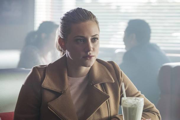 Podvodnice se vydávala za herečku Lili Reinhart ze seriálu Riverdale a poskytovala místo ní rozhovory | Fandíme serialům