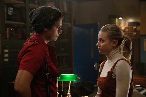 Podvodnice se vydávala za herečku Lili Reinhart ze seriálu Riverdale a poskytovala místo ní rozhovory | Fandíme serialům