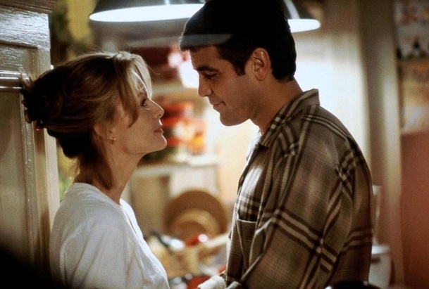 Báječný den: George Clooney přišel na plac opilý a přetrpět to musela Michelle Pfeiffer | Fandíme filmu