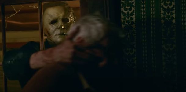 Halloween zabíjí: Nová fotka ukazuje, jak vrah Myers unikl svému osudu | Fandíme filmu