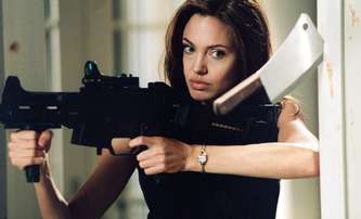 Maude v Maude: Angelina Jolie a Halle Berry si jdou po krku jako špionky | Fandíme filmu