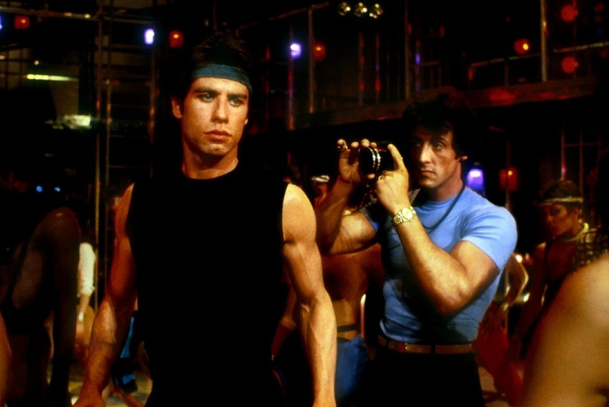 Rambo II: V akční řežbě se málem objevil coby Stalloneho parťák John Travolta | Fandíme filmu