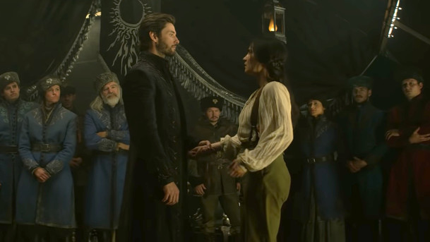 Světlo a stíny: Epická fantasy od Netflixu v první pořádné upoutávce | Fandíme serialům