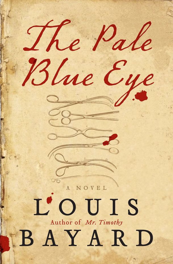 The Pale Blue Eye: Christian Bale vyšetřuje brutální vraždy a pomáhá mu Edgar Allan Poe | Fandíme filmu