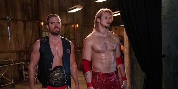 Heels:  Představitel Arrowa a Ragnarův syn ztvární soupeřící wrestlery | Fandíme serialům