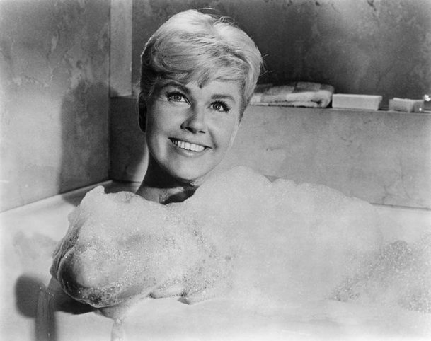 Penny z Teorie velké třesku si zahraje hereckou ikonu Doris Day | Fandíme serialům